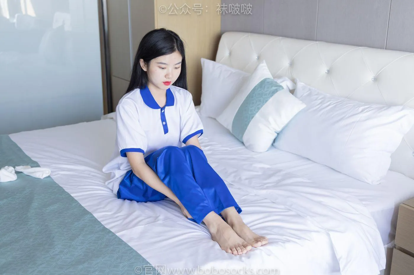 [BoBoSocks袜啵啵]NO.039 小奶熊-校服、vans帆布鞋、短白棉袜、裸足 [154P]插图2